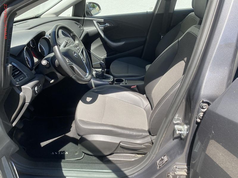 Opel Astra (2010) 1.4 T, Cosmo - fotka 9 z 17