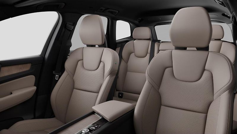 Volvo XC60 (2026) B5 PLUS - fotka 8 z 13
