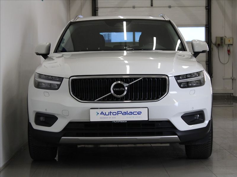 Volvo XC40 2,0 D4 AWD Mom.PRO Pilot Tažné - fotka 2 z 21