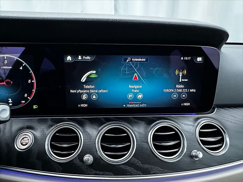 Mercedes-Benz Třídy E 2,0 220D 143kW - fotka 30 z 44