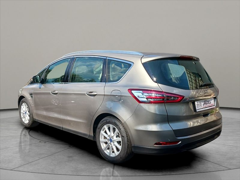Ford S-MAX 2,0 Titanium 110 kW PowerShift - fotka 5 z 39
