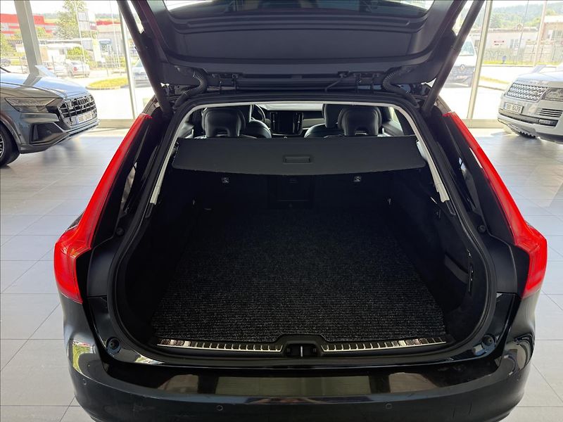 Volvo V90 2,0   140kW,D4,AWD,SERVISKA, - fotka 32 z 34