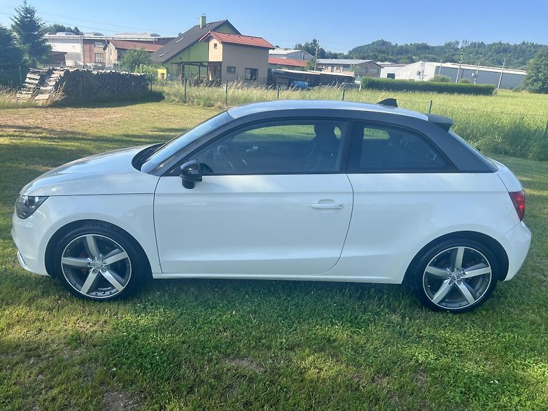 Audi A1 1.2TFSI 63KW,KůŽE,NAVI,2xALU - fotka 4 z 40