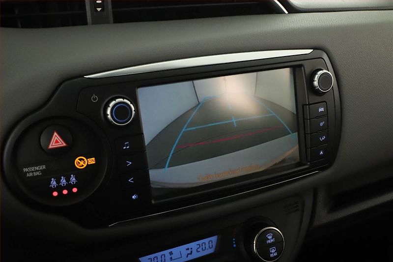 Toyota Yaris (2015) 1.5 Hybrid, Automat, Tempomat - fotka 13 z 23