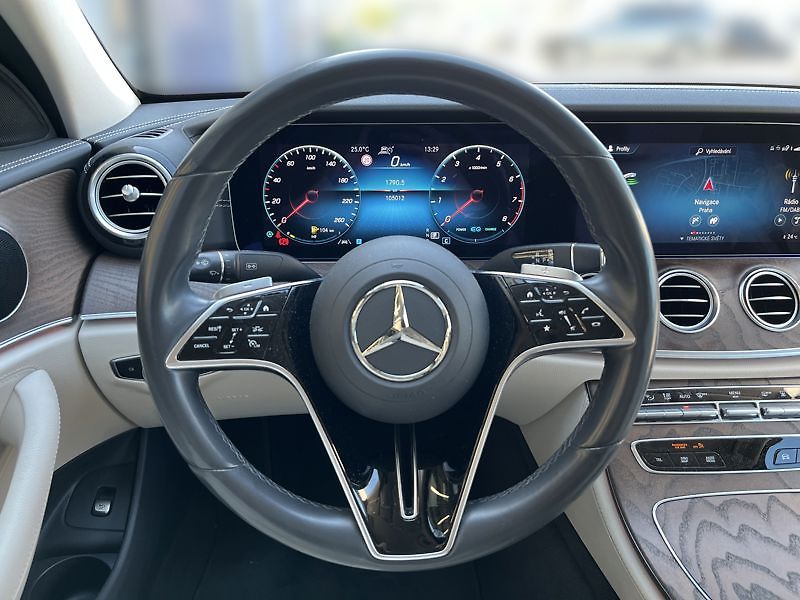 Mercedes-Benz Třídy E Třída E 200 4MATIC Exclusive - fotka 11 z 18