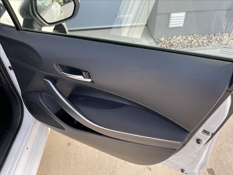 Toyota Corolla 1,8 Hybrid TS ČR.1.MAJ. - fotka 21 z 28