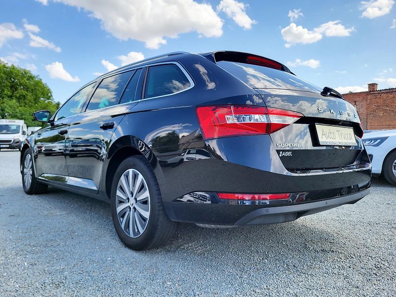 Škoda Superb III FL combi 1.5 TSI DSG STYLE - fotka 38 z 46