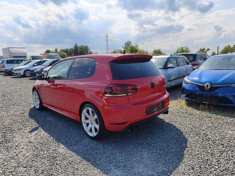 Volkswagen Golf (2012) - fotka 22 z 30