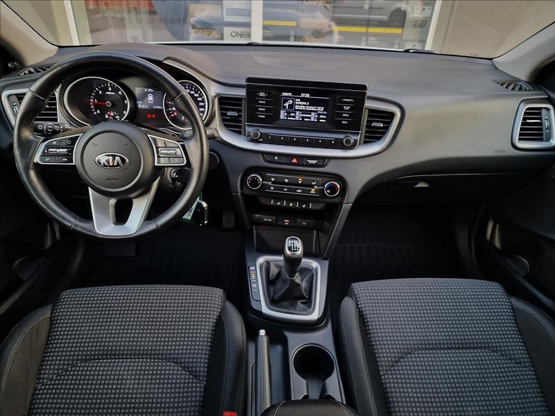 Kia Ceed 1.6CRDi 100kW Fresh SW,1.Maj. - fotka 24 z 47