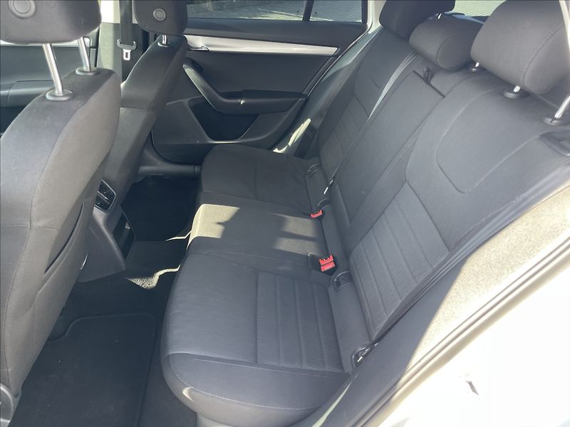 Škoda Octavia 2,0 TDi 135kw DSG 4x4 Klimatr. - fotka 8 z 34