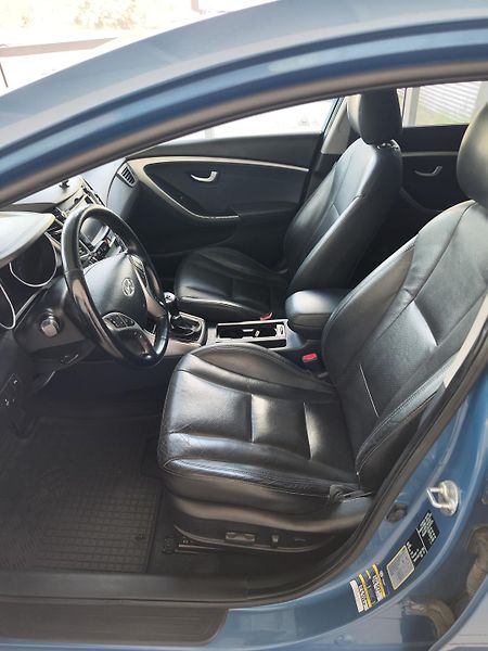 Hyundai i30 (2014) 1.6GDi 99kW Premium - fotka 9 z 23