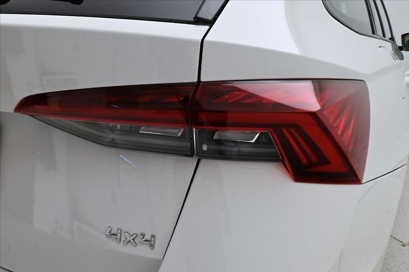 Škoda Octavia 2,0 TDI 110kW DSG Ambition 4x4 - fotka 29 z 30