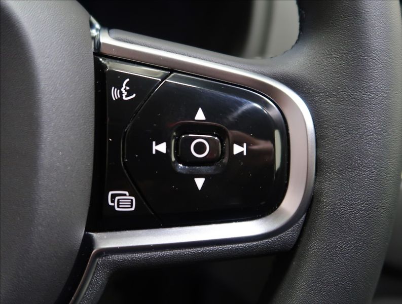 Volvo XC90 2,0 B5 AWD AUT Plus Bright - fotka 25 z 38