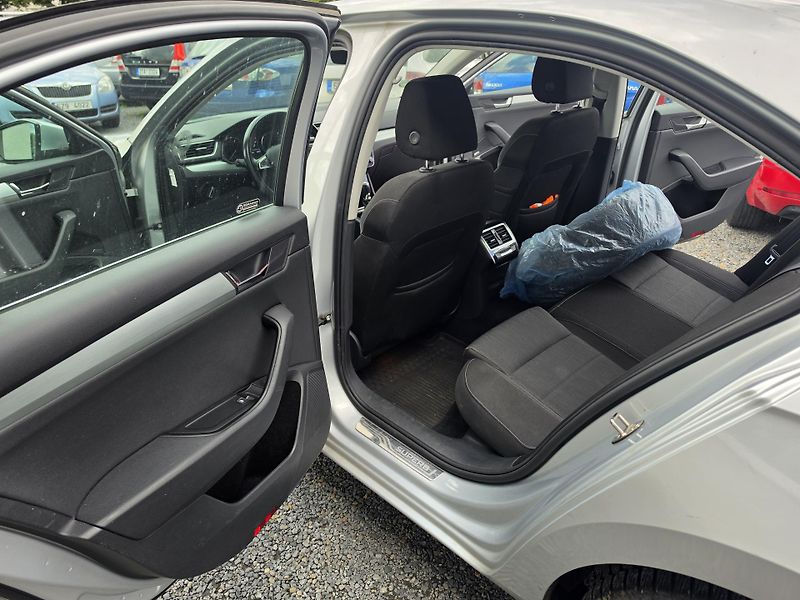 Škoda Superb 2.0 TDI Led DSG 4x4 Canton  - fotka 8 z 21