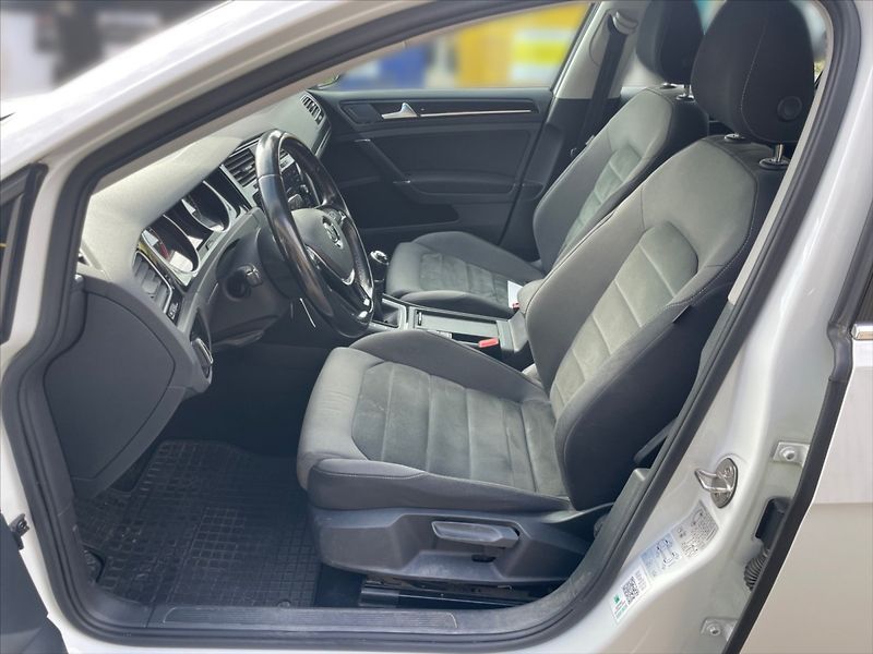 Volkswagen Golf 1,5 TSI Evo Highline - fotka 7 z 11