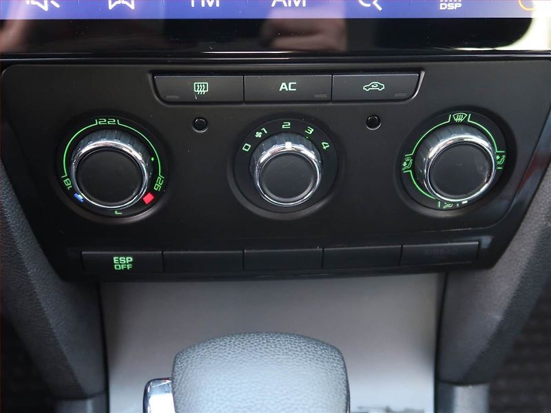 Škoda Octavia (2009) 1.6, Automat, Navi, Tempomat - fotka 16 z 17
