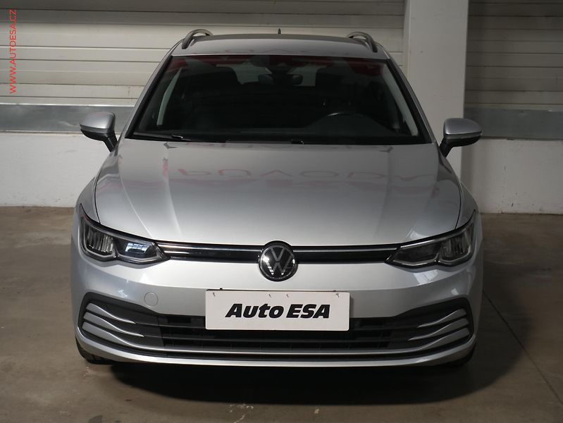 Volkswagen Golf (2021) 1.5 TSi, 2.maj,ČR, LED, park - fotka 2 z 20