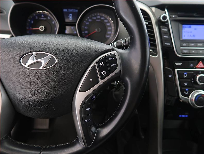 Hyundai i30 (2016) 1.6 GDI, ČR,1.maj, Tempomat - fotka 16 z 17