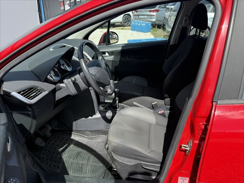 Peugeot 207 1,4 55kW Active - fotka 6 z 15