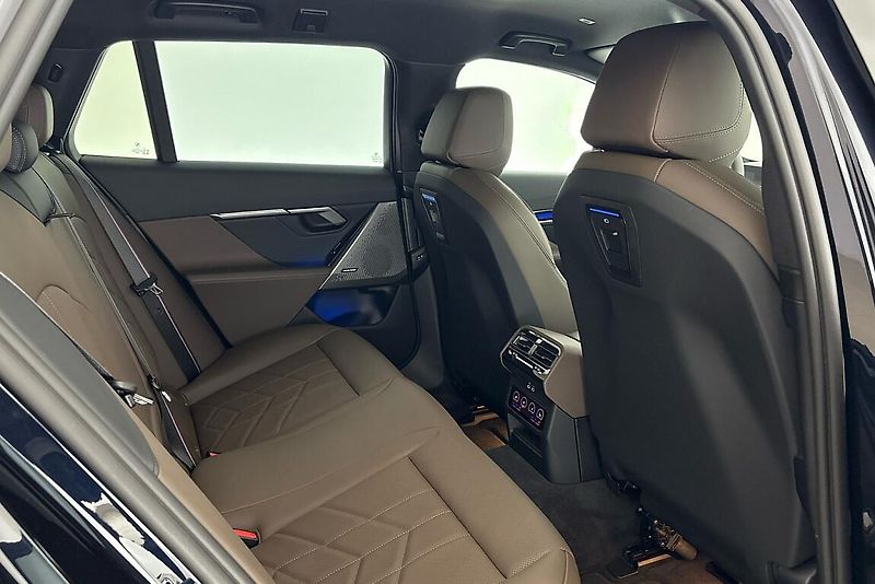 BMW Řada 5 540d xDrive Touring - fotka 11 z 21