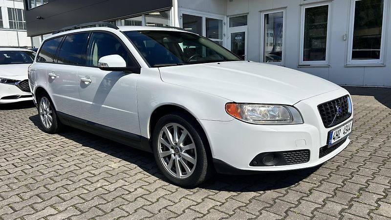 Volvo V70 2.4D 180k AWD - fotka 4 z 14