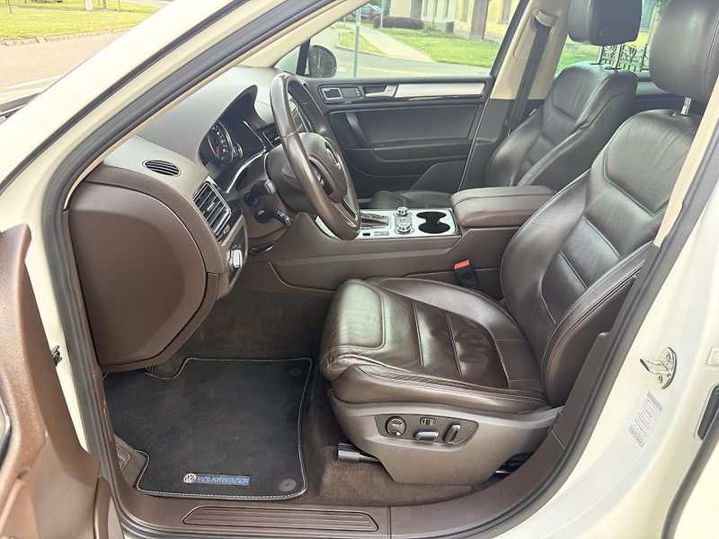 Volkswagen Touareg 3.0TDI V6 DSG 4x4 VZDUCH - fotka 13 z 56