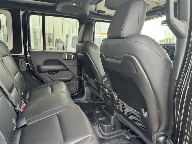 Jeep Wrangler (2024) 2,0 Turbo 4WD 8AT  Rubicon - fotka 11 z 15