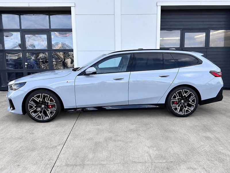 BMW Řada 5 540d xDrive Touring M-Sport - fotka 3 z 35