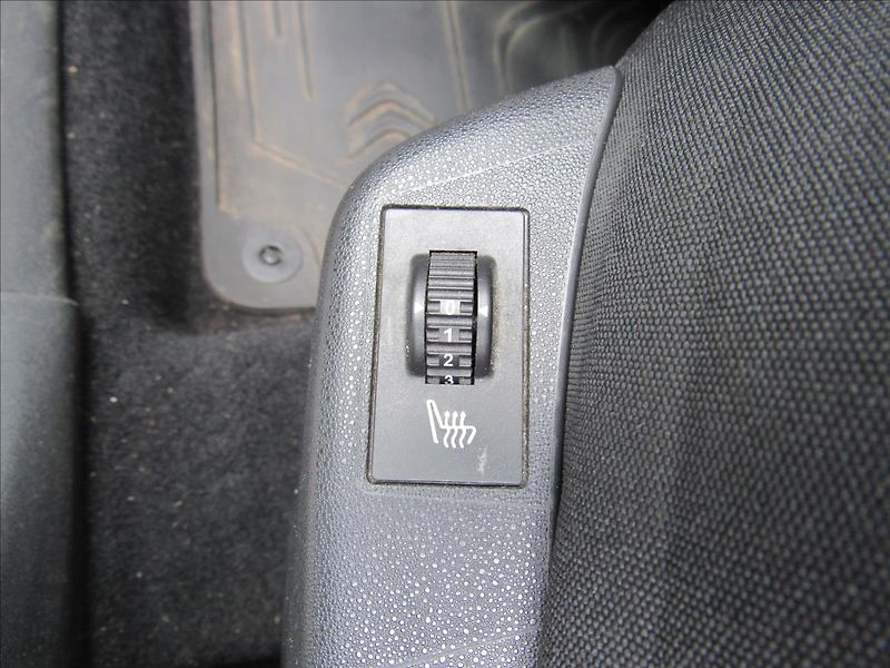 Citroën C4 1,2 96kW - fotka 24 z 29