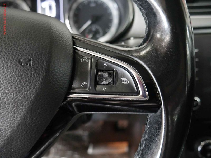 Škoda Octavia (2018) 1.6 TDi, ČR, DSG, LED, AC - fotka 16 z 21