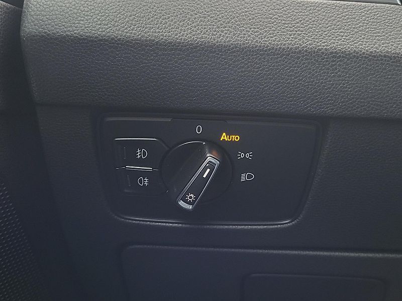 Volkswagen Passat SEDAN 2.0 TDi ELEGANCE *ČR - fotka 17 z 46