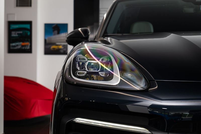 Porsche Cayenne E-Hybrid Platinum Edition/Bose - fotka 27 z 28