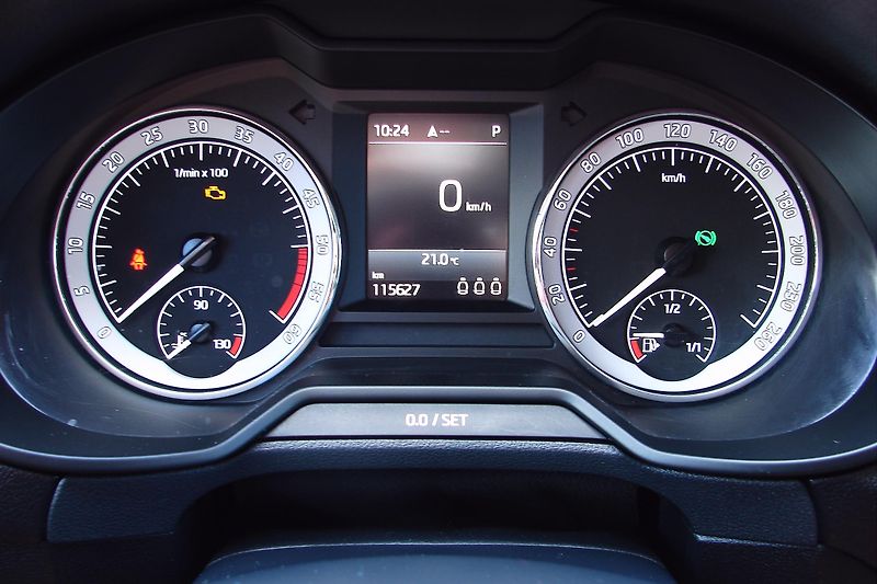 Škoda Octavia 2.0 TDi DSG LED NAVI ČR-ZADÁNO - fotka 22 z 43