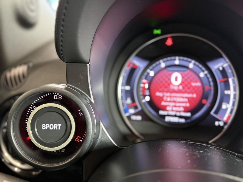 Abarth 595 121kW YAMAHA limited - fotka 12 z 18