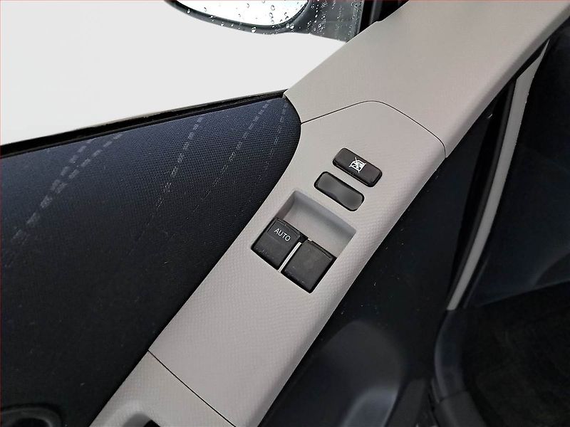 Toyota Yaris (2008) 1.0 VVT-i, po STK, servisované - fotka 16 z 16