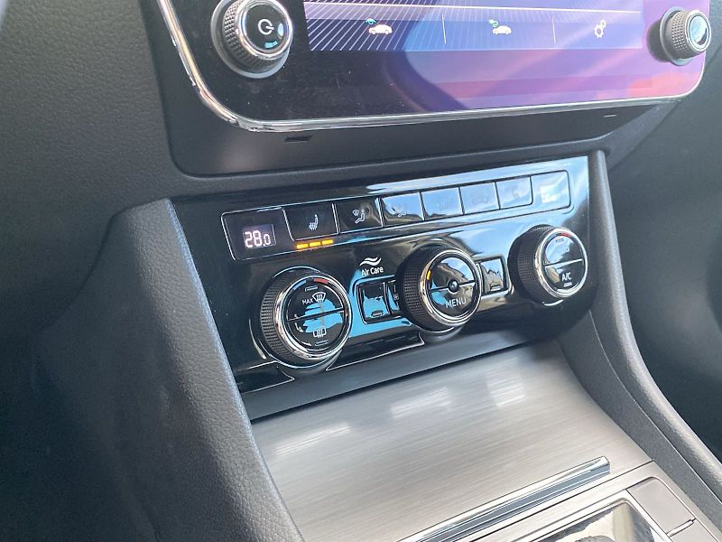 Škoda Superb (2021) Combi 1.4 TSI iV DSG Style - fotka 19 z 34