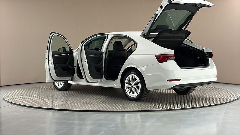 Škoda Octavia 2.0 TDI Style - fotka 7 z 26