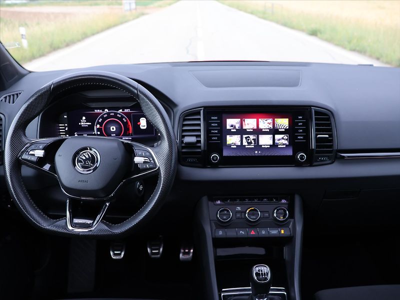 Škoda Karoq 1.5 TSI Sportline Virtual 1.Ma - fotka 20 z 28