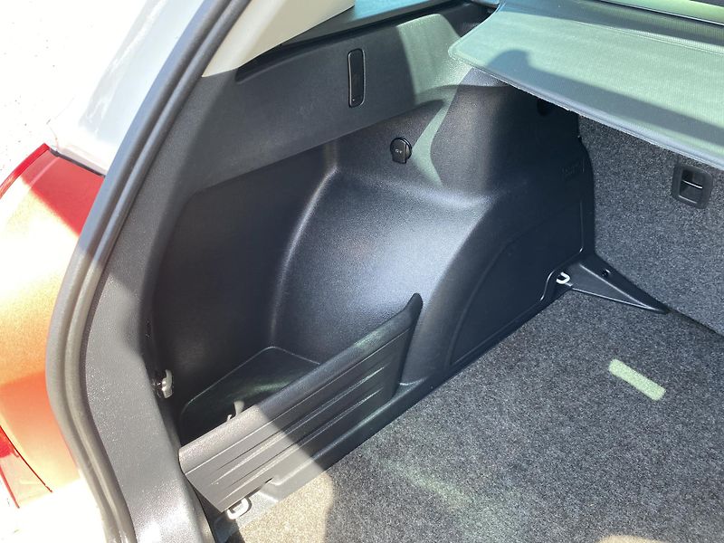 Škoda Fabia 1.2 TSI 63kW-CLIMATRONIC-TAŽNÉ - fotka 34 z 44