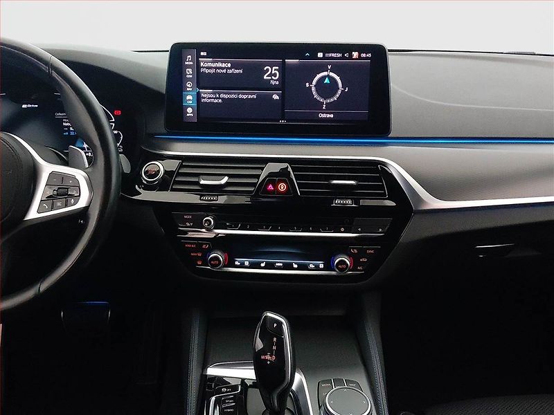 BMW Řada 5 (2021) M Sport 530e - fotka 12 z 22