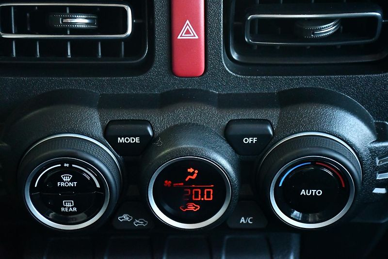 Suzuki Jimny 1,5 GLX AUTOMAT  - fotka 26 z 36