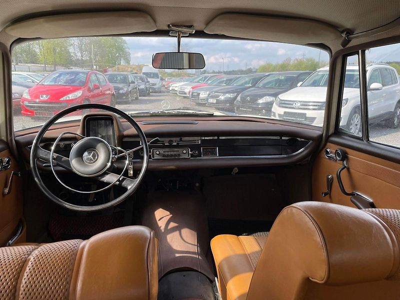 Mercedes-Benz Ostatní 2,0 200D - fotka 7 z 17