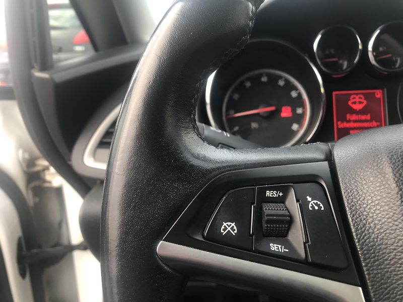 Opel Astra 1.4i 74 KW,KLIMA ,TEMPOMAT.... - fotka 14 z 17