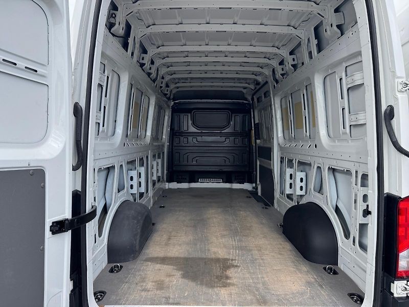 Volkswagen Crafter (2019) L4H3 2.0TDI 103kW CZ DPH - fotka 6 z 11