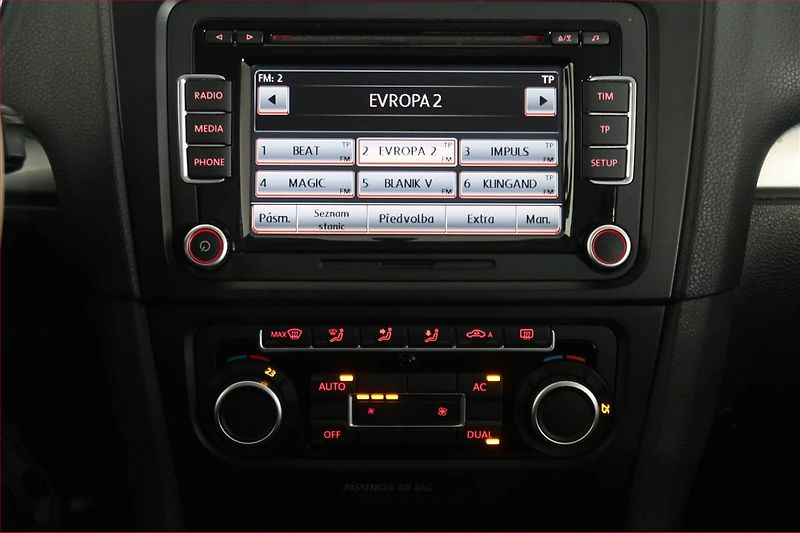Volkswagen Golf (2009) 1.4 16V, nová STK - fotka 12 z 14