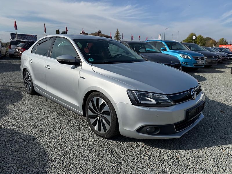Volkswagen Jetta 1.4 TSI HYBRID DSG HIGHLINE - fotka 1 z 13