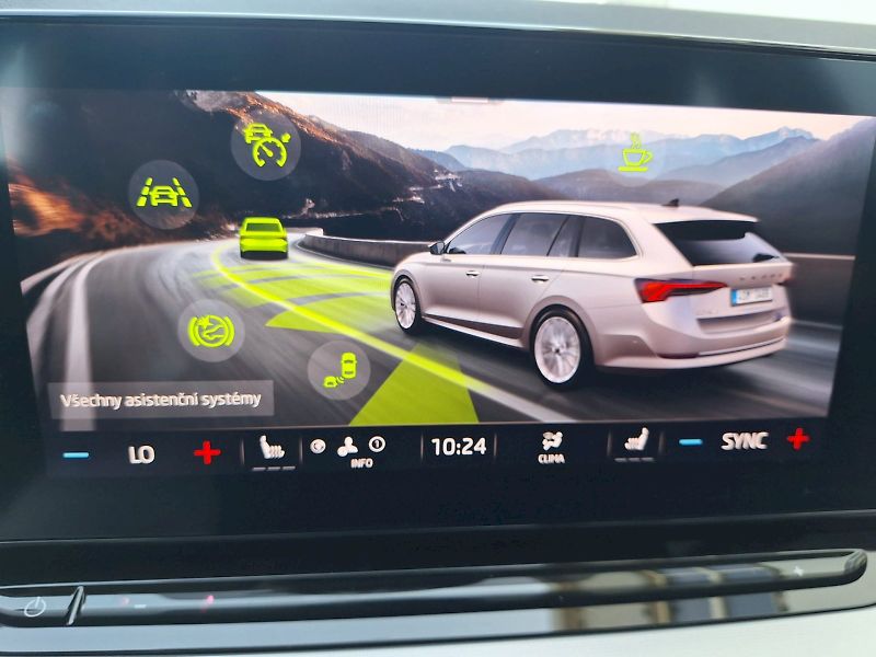 Škoda Octavia (2023) COMBI / 2.0 TDI / 85 kW / 6MP - fotka 22 z 33