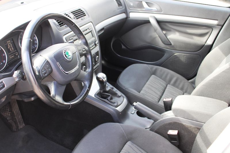 Škoda Octavia (2009) 1,4TSI KLIMA TEMPOMAT EL.OKNA  - fotka 9 z 15