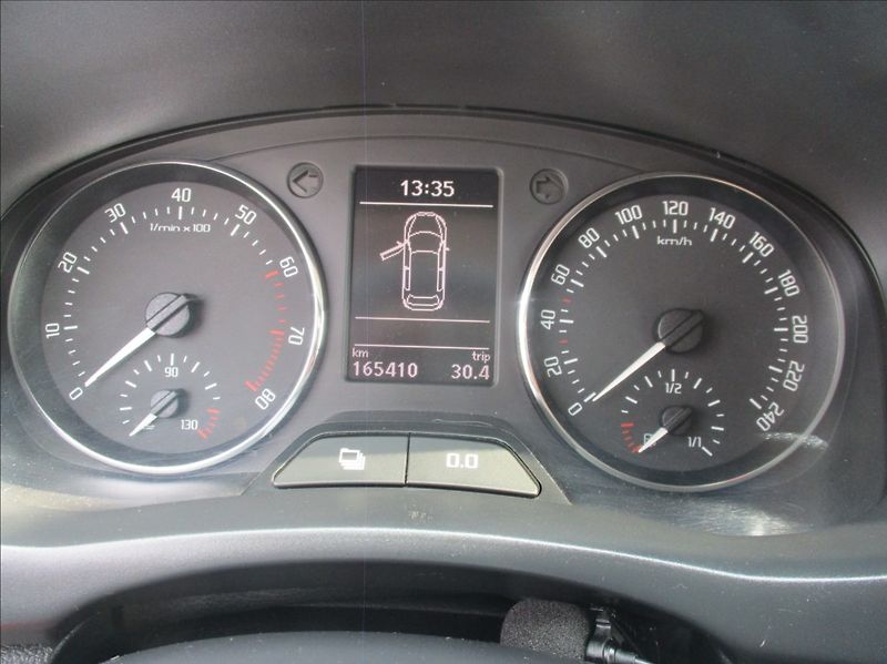Škoda Fabia 1,2 TSI, aut. klima, servis, - fotka 14 z 32