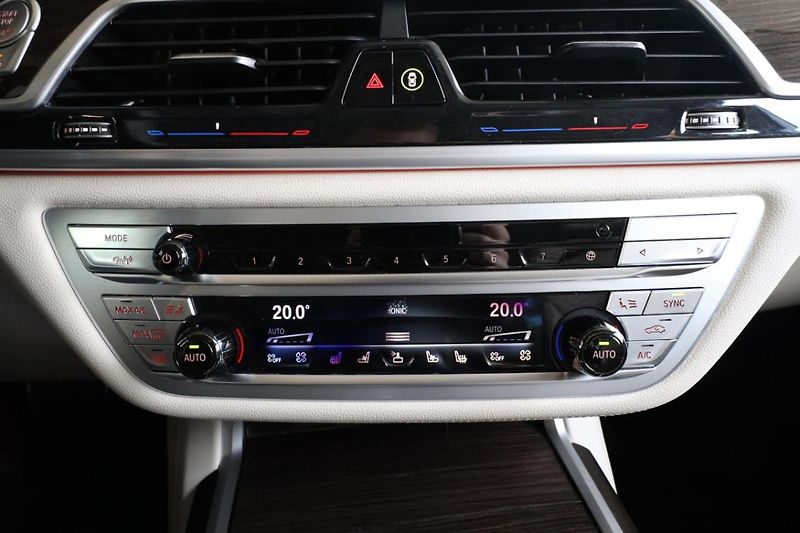 BMW Řada 7 740ld xDrive - fotka 15 z 40
